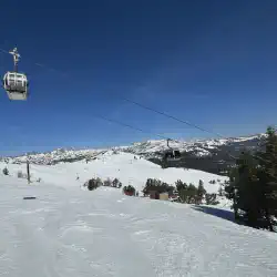 Mammoth Mountain Gondola going over a ski run