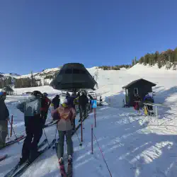 Lines at Mammoth mountain at the start of the day late in May